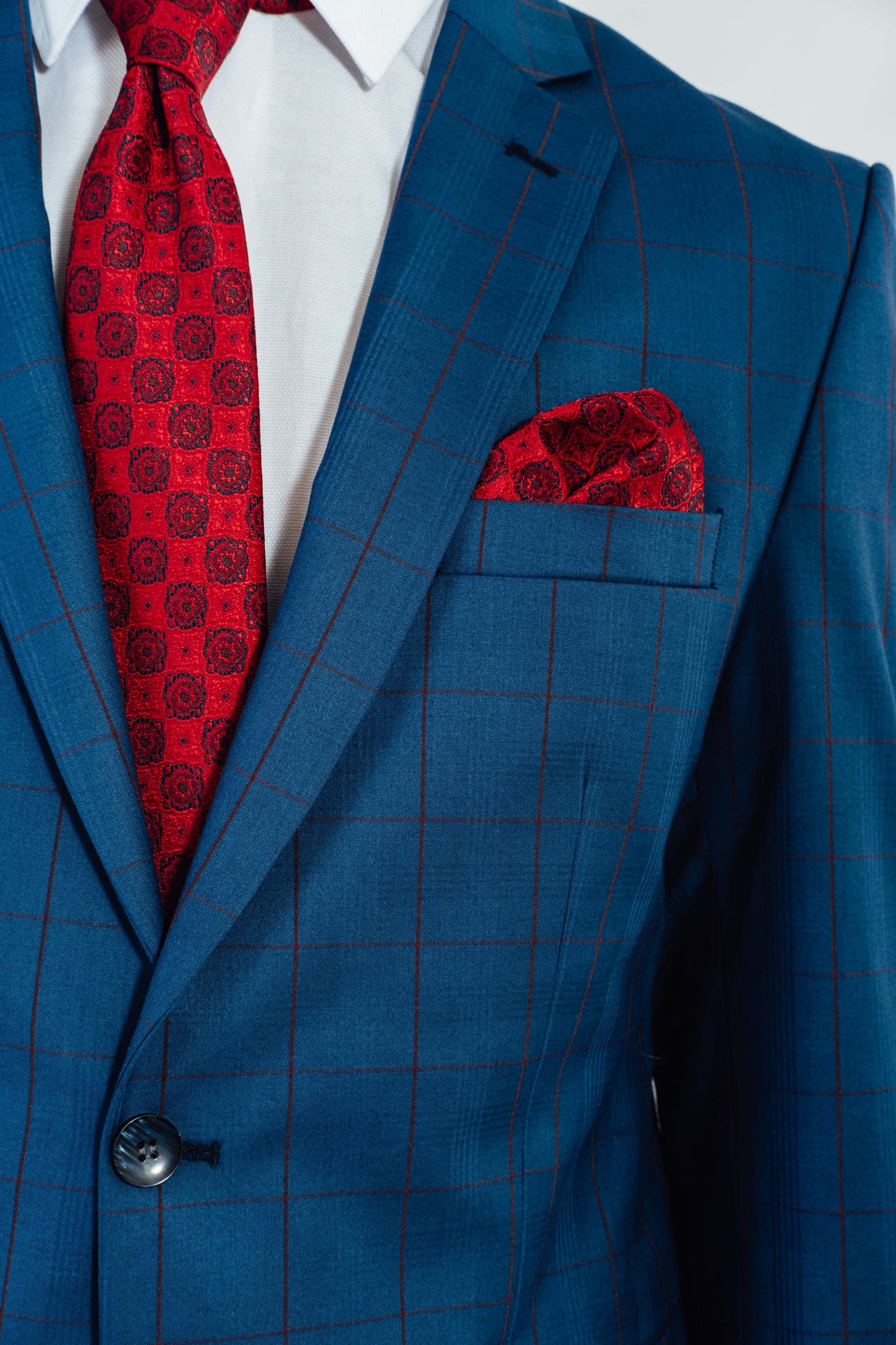 Detail van blauwe kostuumvest met ruit van Suitify